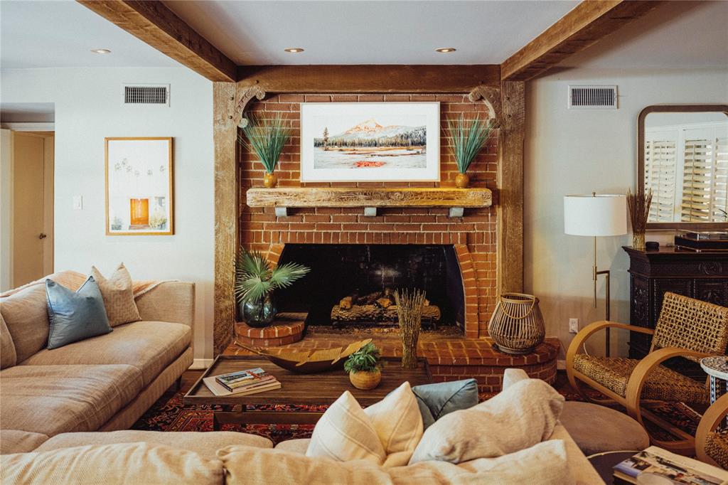 5301 W Mockingbird Lane