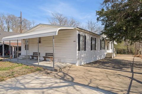 Photo of 220 N Houston Street, Edgewood, TX 75117 (MLS # 21172149)