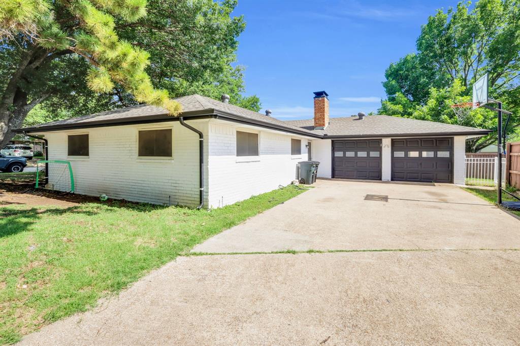 1511 Hillside Drive