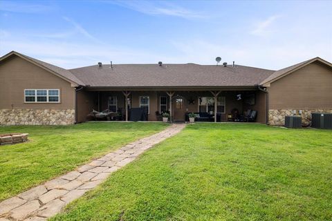 A home in Leonard