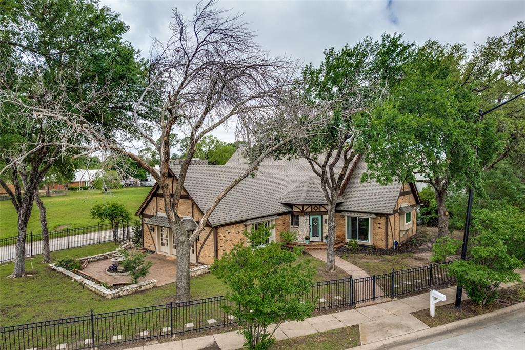 936 Country Club Lane