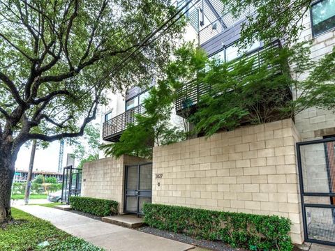 Photo of 3827 Commerce Street, Dallas, TX 75226 (MLS # 20955060)