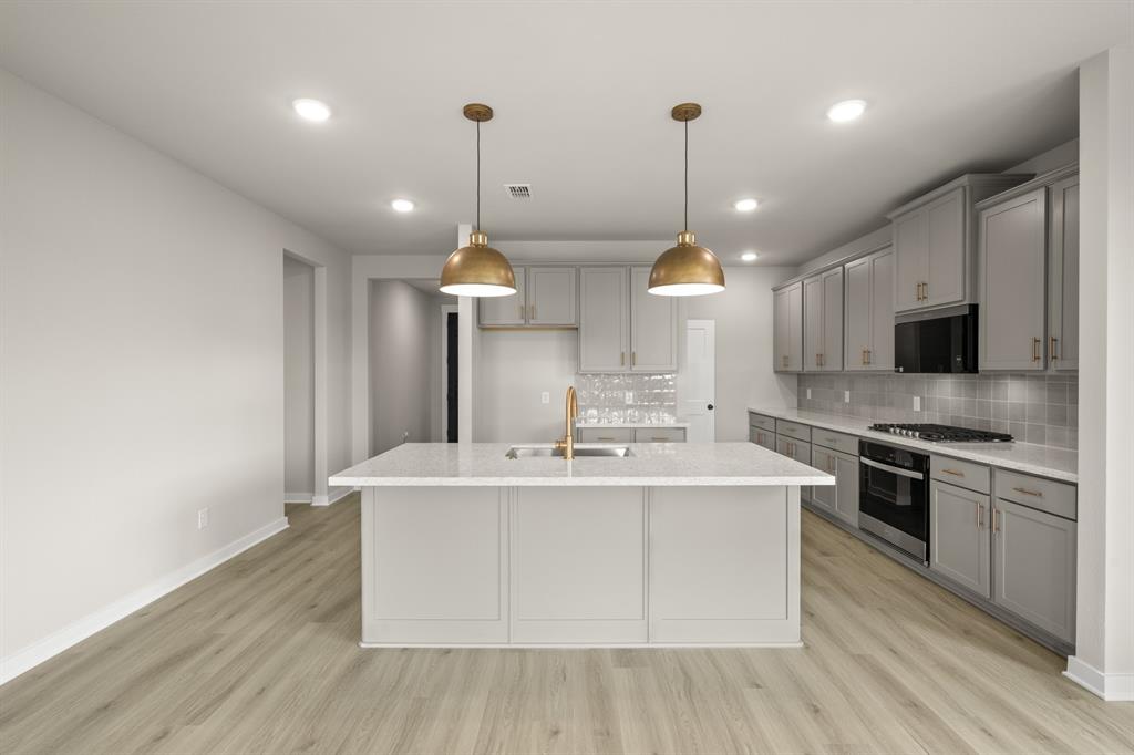 6913 Freight Train Lane