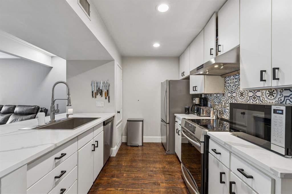 4134 Travis Street Condos - Residential