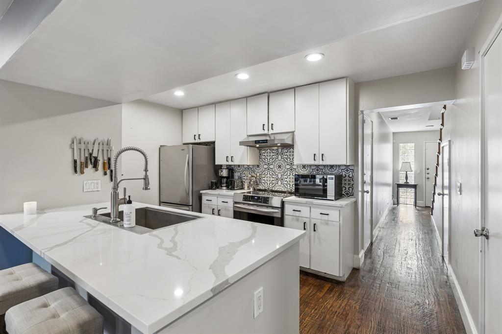 4134 Travis Street Condos - Residential