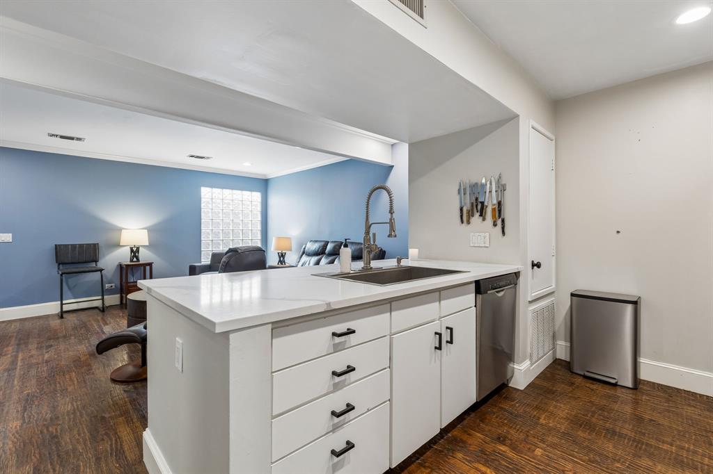 4134 Travis Street Condos - Residential