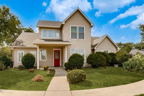 Photo of 513 Dooley Court, Grapevine, TX 76051 (MLS # 21369781)