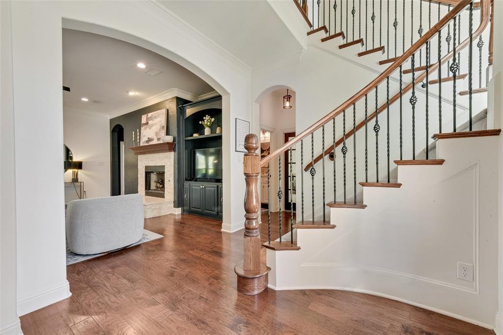 15 Falcons View Pass