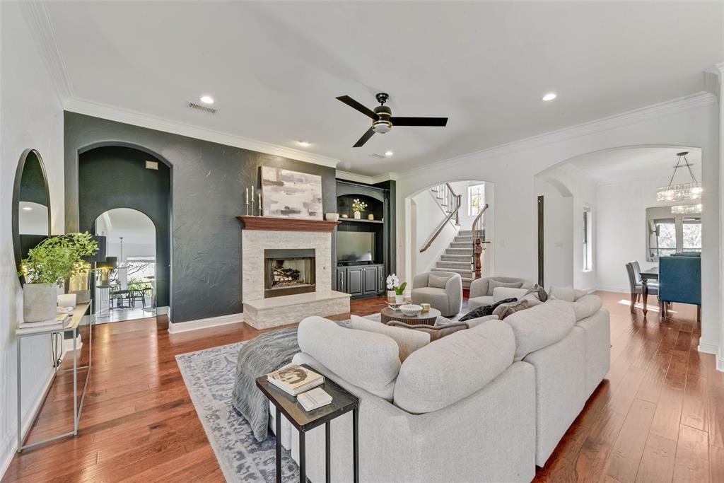 15 Falcons View Pass