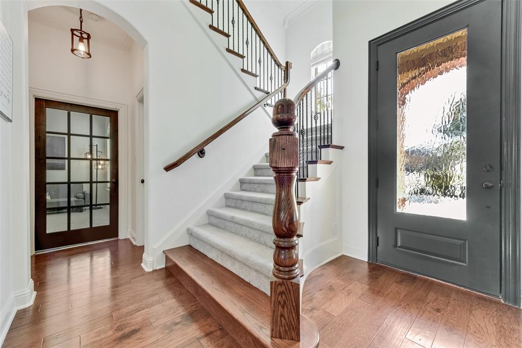 15 Falcons View Pass