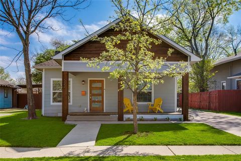 Photo of 322 S Brighton Avenue, Dallas, TX 75208 (MLS # 21322991)