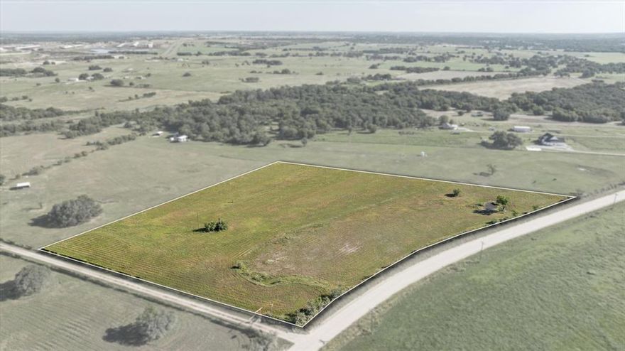 8.72 Ac. Blank Slate, Power available, Build your Custom Home out of City Limits, No HOA, Light Deed Restrictions include no Mobile or Manufactured Homes, No sub divide smaller than 4 ac. Small area of caliche ground across the front, then it opens up to good grazing ground. Owner has Surveyed off the 8.72 but may consider selling off more or all including the metal Home. Fenced on 3 sides, Buyer will need to fence across the back of the property.