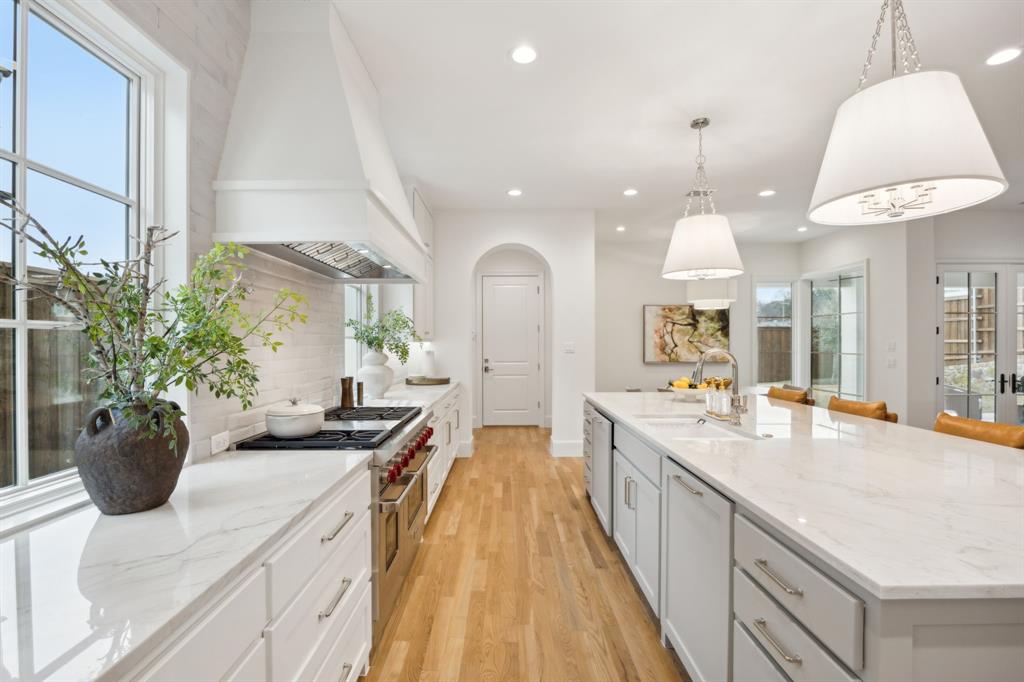 WHITE ROCK BLUFFS - Residential