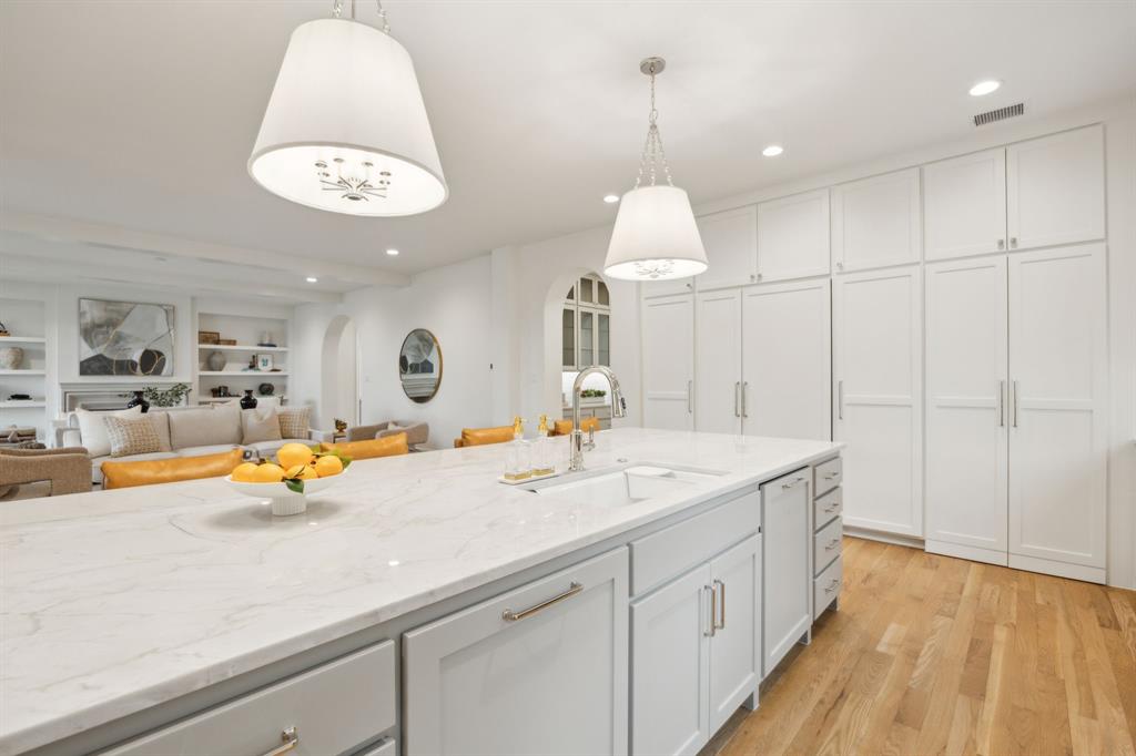 WHITE ROCK BLUFFS - Residential