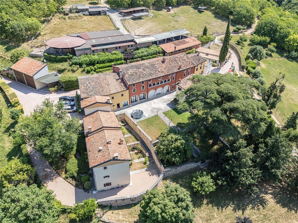 Località 2 Via Pavarana