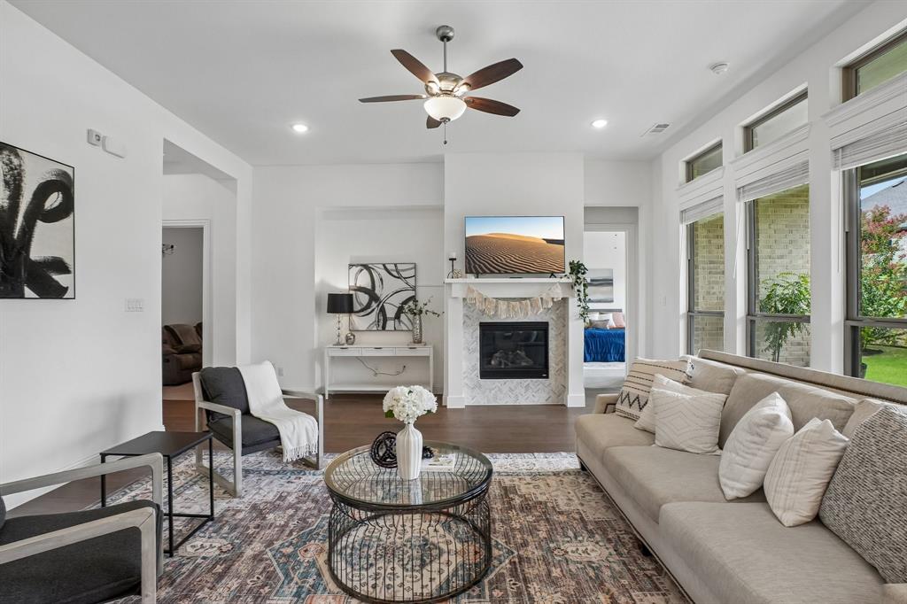1816 LONGSPUR Drive
