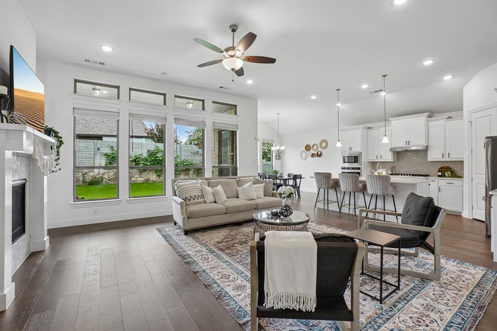 1816 LONGSPUR Drive