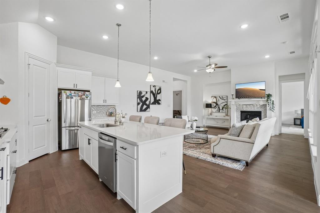 1816 LONGSPUR Drive