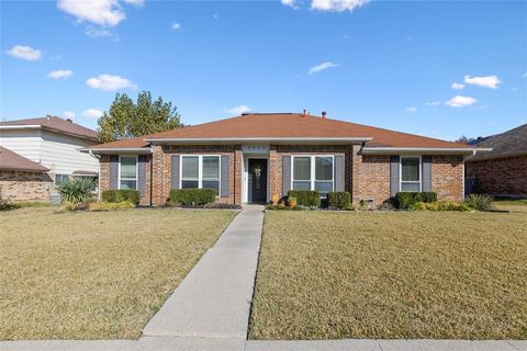 Photo of 2619 Fallcreek Drive, Carrollton, TX 75006 (MLS # 21130468)