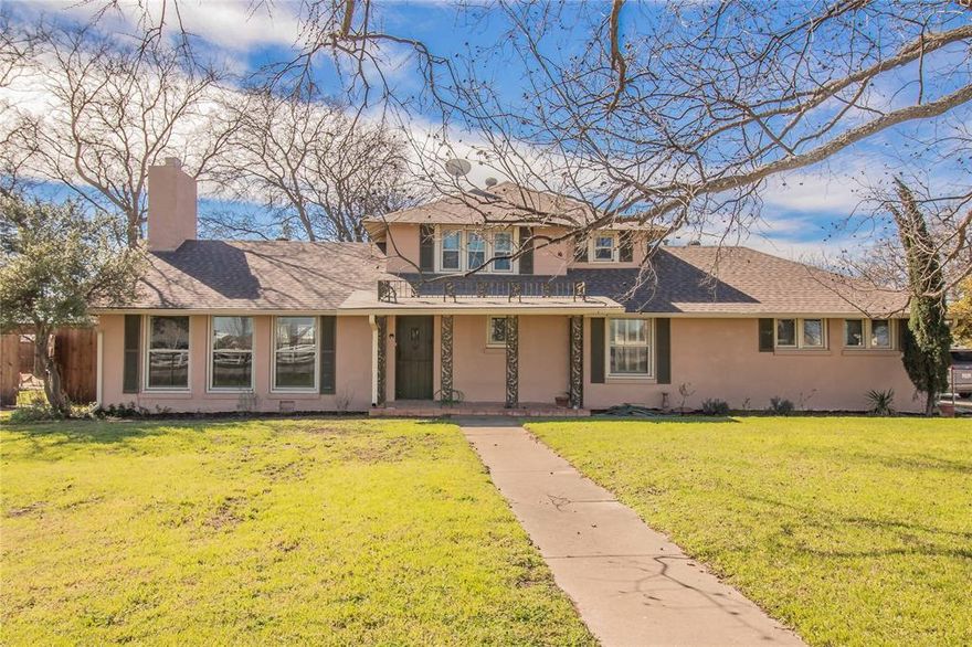 Unbelievable 5 residences for Generational Living, parties, retreats, weddings, Air B&B, or family, friends. 2 large residences,3 smaller apartments, large garage, carports and pool,covered deck with hottub, add food, drinks and never leave! All on 2.6 acres in the county, no HOA or city taxes.
Main home - 4 4 2 3,600sf, in-ground pool, hot tub, half bath and covered deck.Plumbing, wiring, flooring, HVAC all redone. Septic and 400 ft. well with 2,500 gal tank, 2 car garage
Barndominium - 40x40 2021, 5 bed,3.5 bath,3,200 sf, 2-story, master down, HUGE laundry, pantry, kitchen island, quartz counters, 40x40 attic space, 2 carport,electric meter, well and septic.
2 2 1,000 sf metal building (20x50 Barndo 2023) rent $2,000 month,electric, central heat air, well & septic,electric meter.
30x30 shop with half bath,covered RV parking & hookup, well and septic, 
Shop apartment - 30x30 2016, 1 1,  laundry, 2 car carport, $1,500 month
Tiny house studio apt. - 1 1bath, Separate meter, well and septic.
Check out video on 2701bluemoundrdw