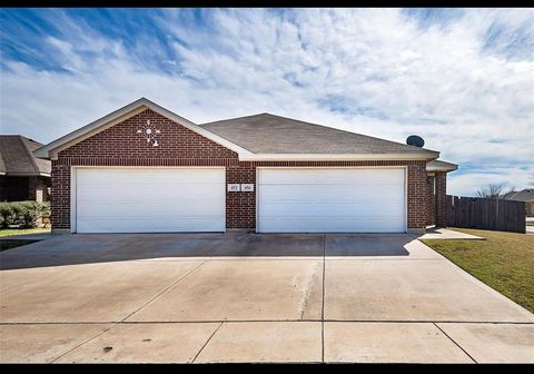 452 & 456 Canvas Court Crowley TX 76036