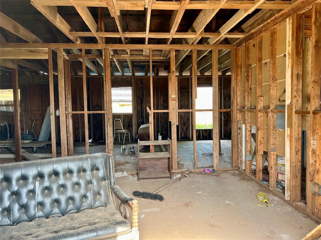 M ANTHONY - Residential