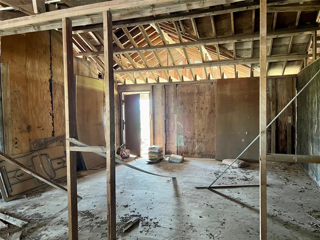 M ANTHONY - Residential