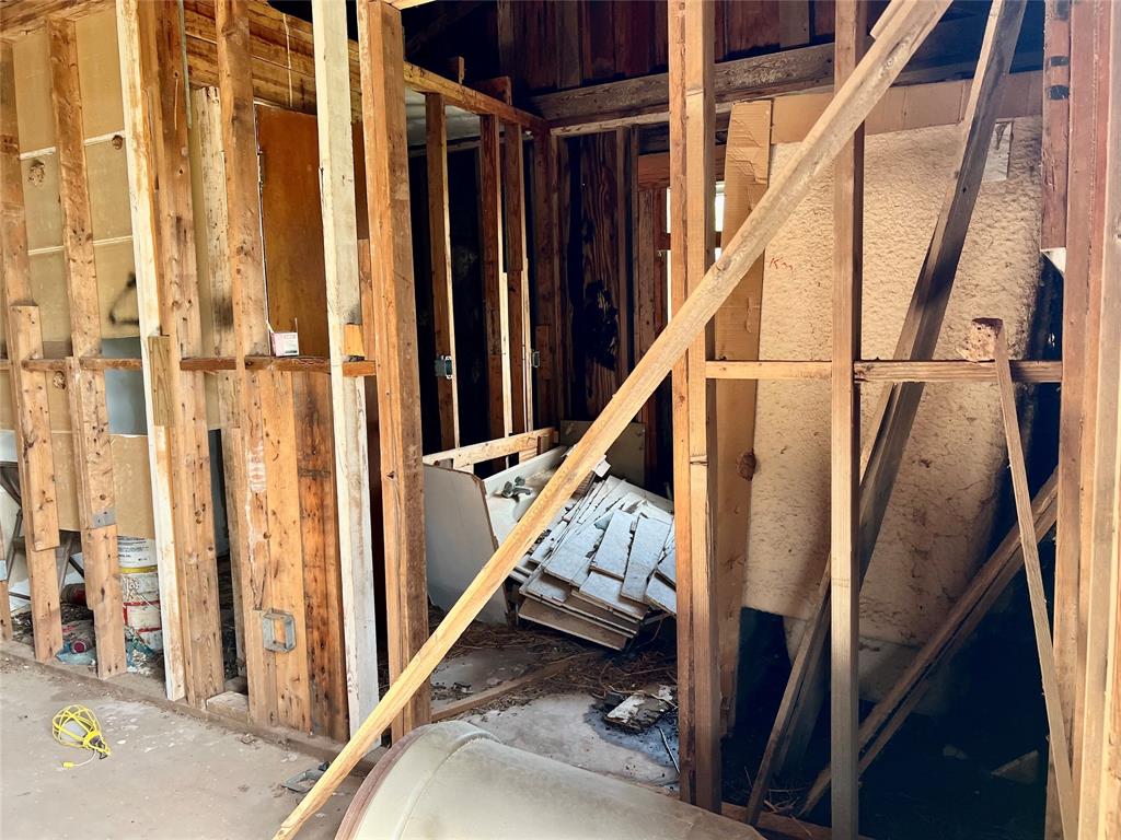 M ANTHONY - Residential