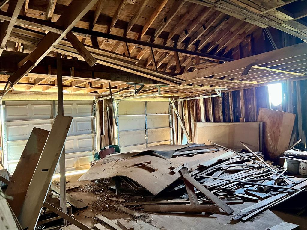 M ANTHONY - Residential