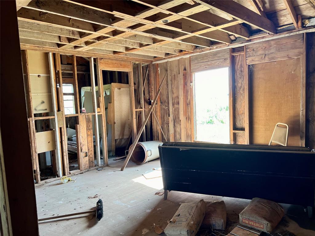 M ANTHONY - Residential