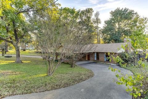 A home in Mabank