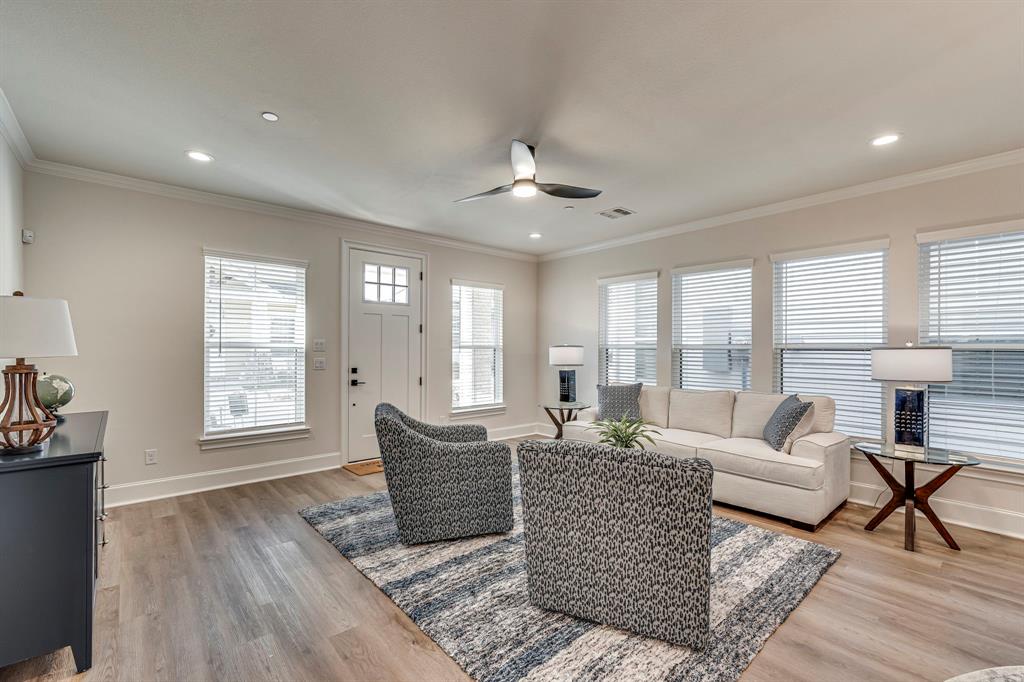 320 Woodside Trail
