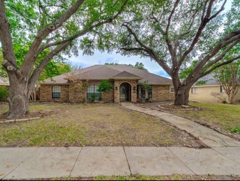 Photo of 3924 Mesa Drive, Plano, TX 75074 (MLS # 21244069)