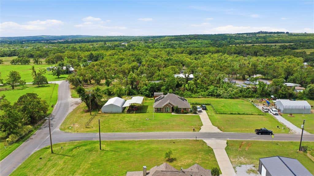 Photo of 101 Hampton Lane, Springtown, TX 76082 (MLS # 21287353)