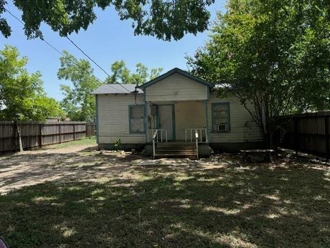 406 N Harrison Street West TX 76691