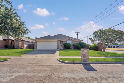 Photo of 6700 Daffodil Court, Fort Worth, TX 76137 (MLS # 21385392)
