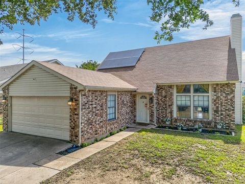 Photo of 5207 Nocona Lane, Arlington, TX 76018 (MLS # 21282696)