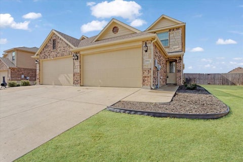 Photo of 3910 Ashton Drive, Sanger, TX 76266 (MLS # 21419171)