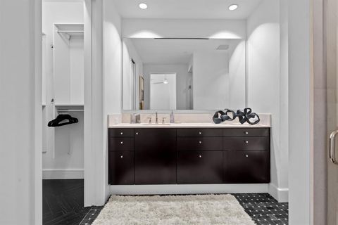 Tiny photo for 2408 Victory Park Lane #736, Dallas, TX 75219 (MLS # 21026125)