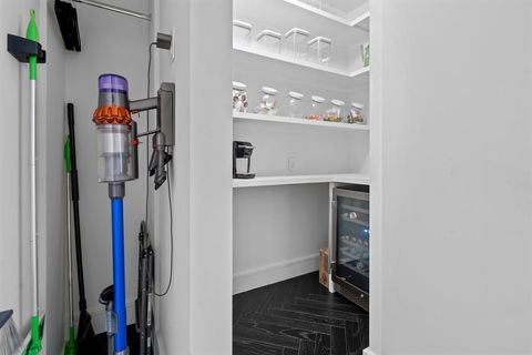 Tiny photo for 2408 Victory Park Lane #736, Dallas, TX 75219 (MLS # 21026125)