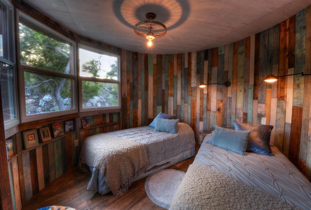 na - Commercial Sale