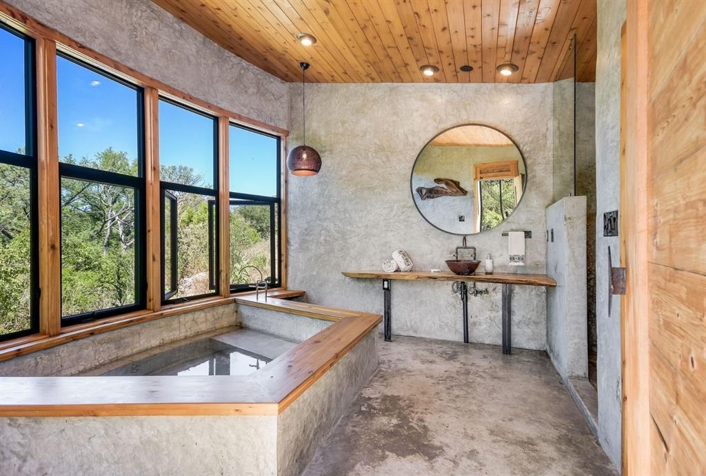 na - Commercial Sale