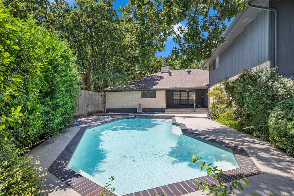 2201 Adams Drive