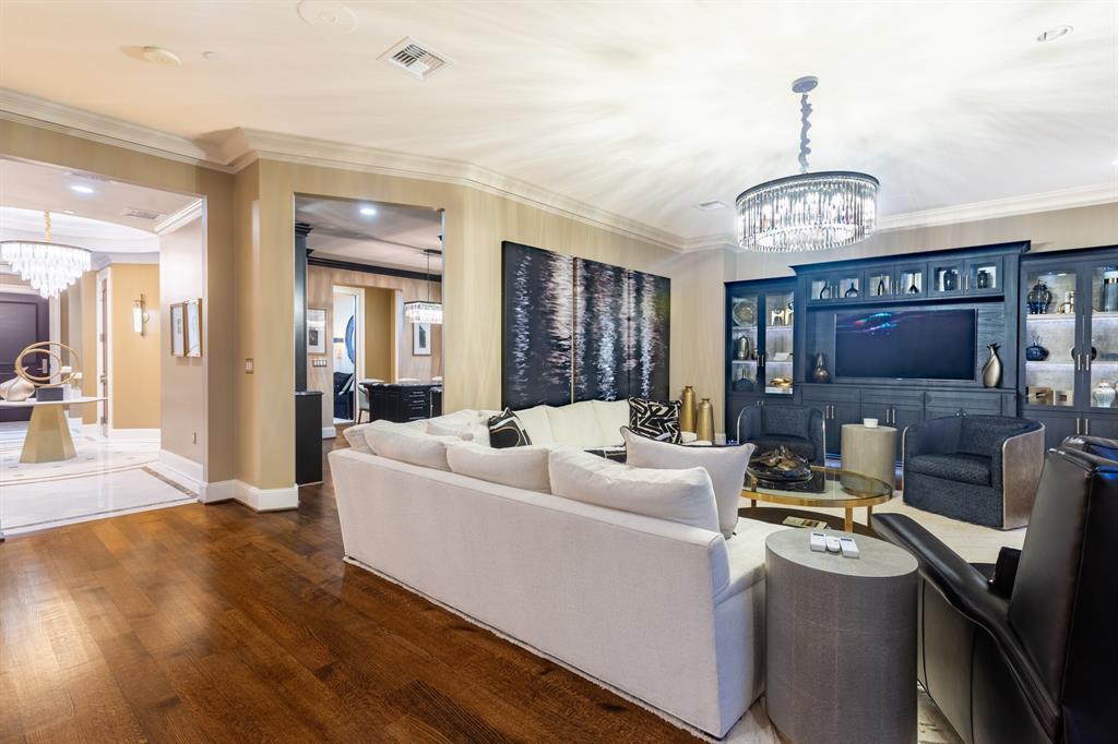 Ritz-Carlton Tower & Regency Row Residence Condo - Residential