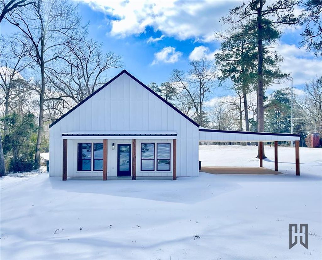 Photo of 400 Summit, Minden, LA 71055 (MLS # 21163846)
