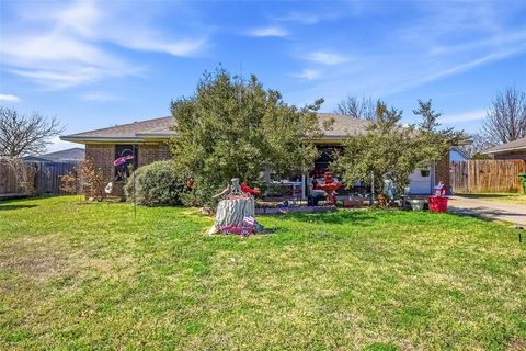 Photo of 821 Jennifer Court, Sanger, TX 76266 (MLS # 21200980)