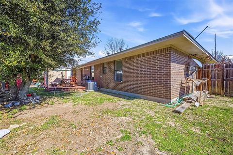 Tiny photo for 821 Jennifer Court, Sanger, TX 76266 (MLS # 21200980)