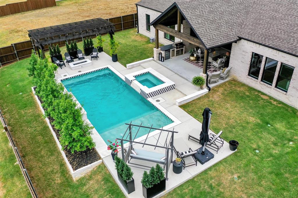 2702 Stonecrest Drive