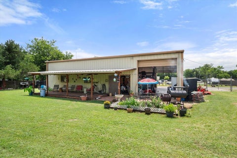 Photo of 112 LOVE Street, Fairfield, TX 75840 (MLS # 21307919)