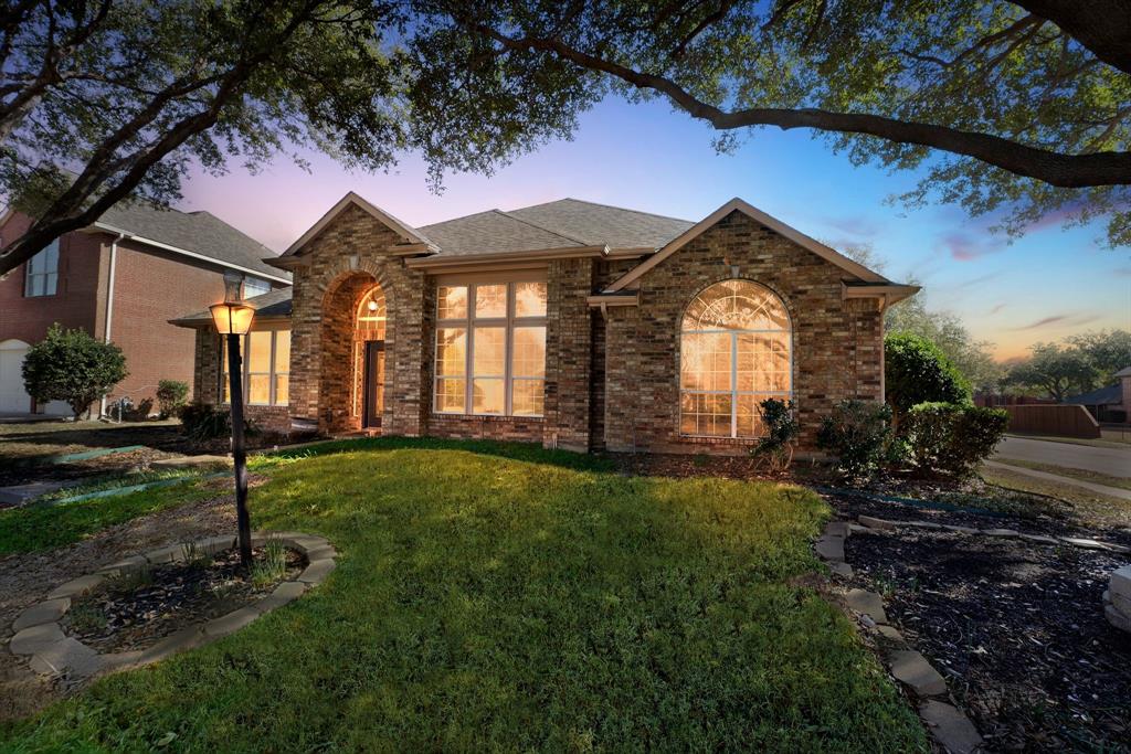 5512 CHARLESTON Drive